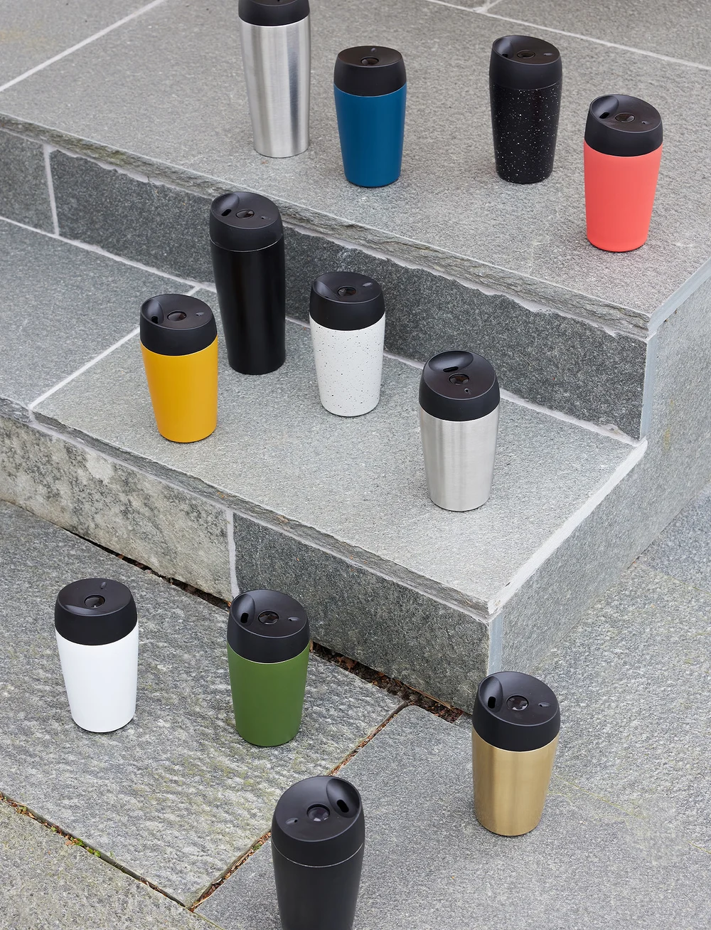 Sagaform - Car mug with lock button 24cl - thermoskoppen - gold - 1