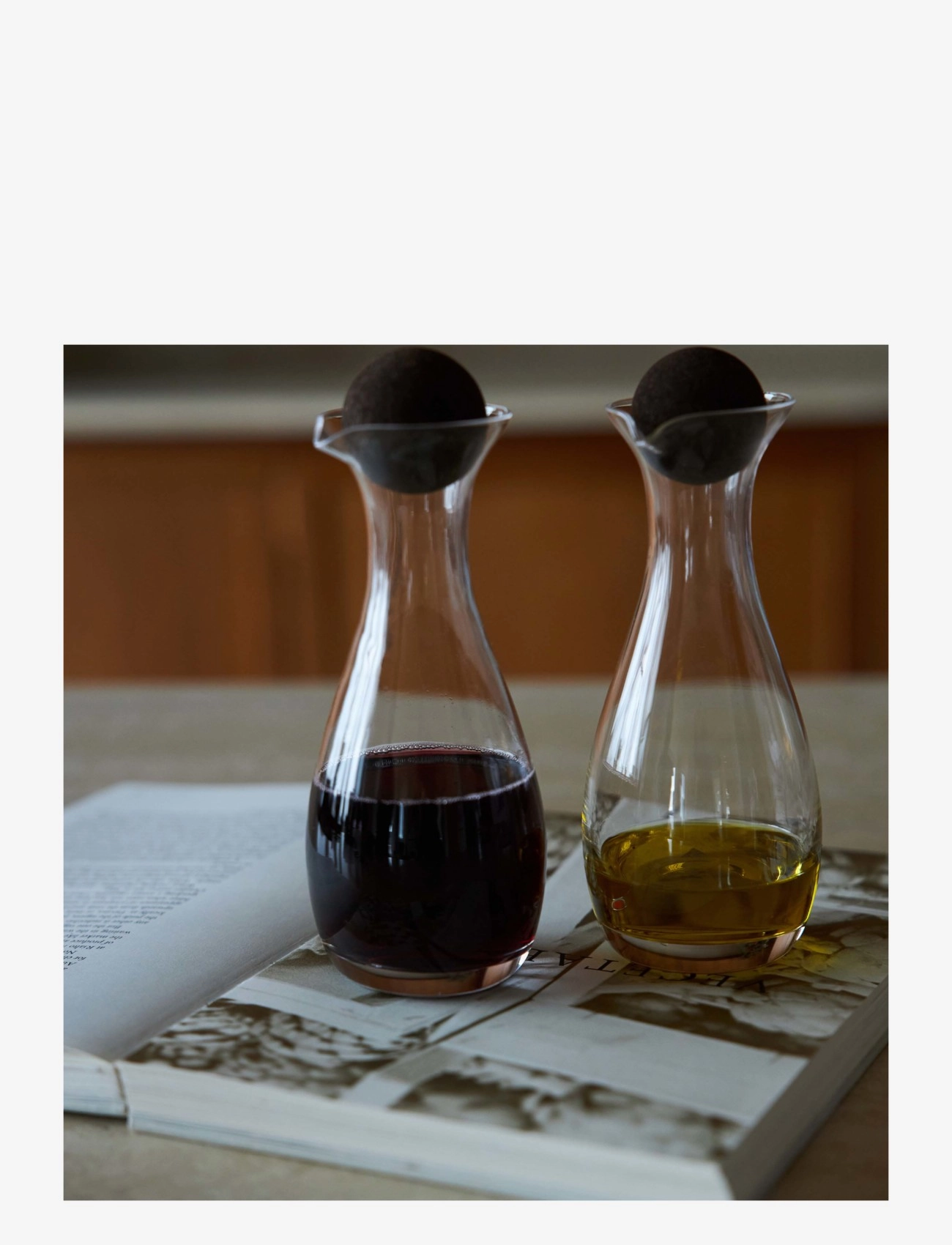 Sagaform - Nature oil/vinegar bottles with cork stoppers, 2-pcs - Öl-, essig- & dressingflaschen - klar/mÖrkbrun - 2