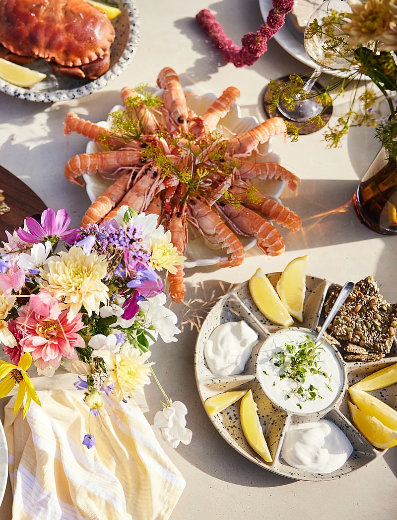 Sagaform - Ditte serveringsfat - osta hinna alusel - grÅ/svart - 2