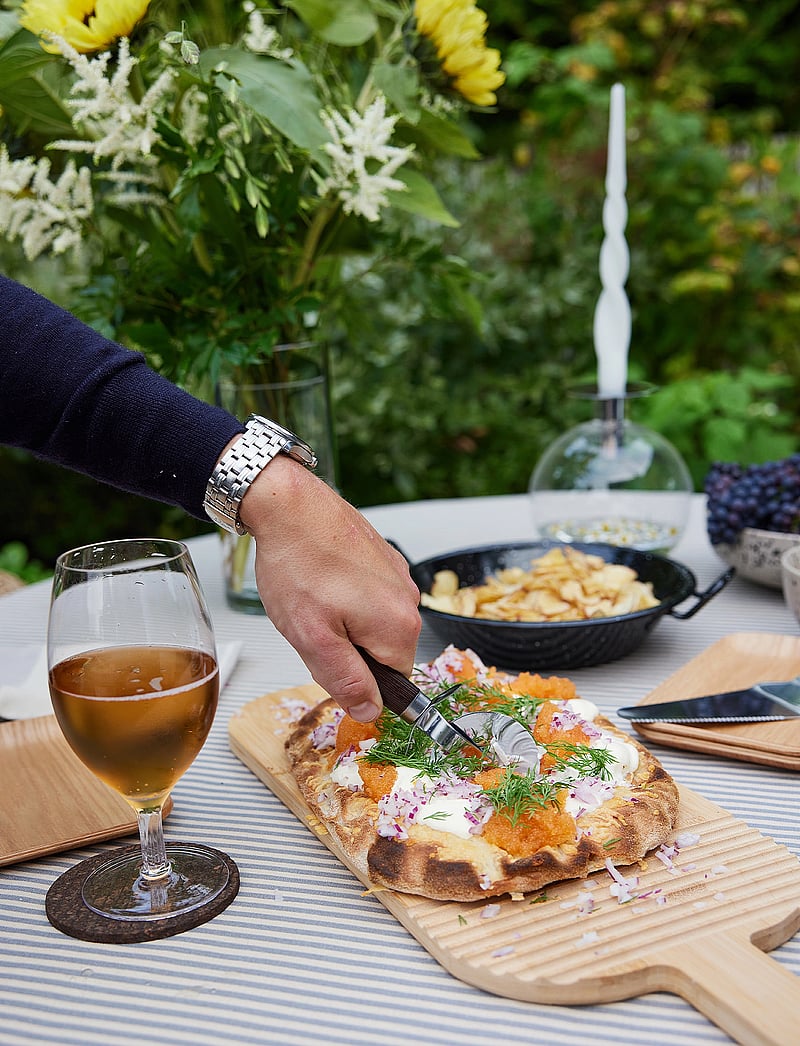 Sagaform - Astrid pizza- och pajset 2-pack - osta hinna alusel - brun/silver - 3