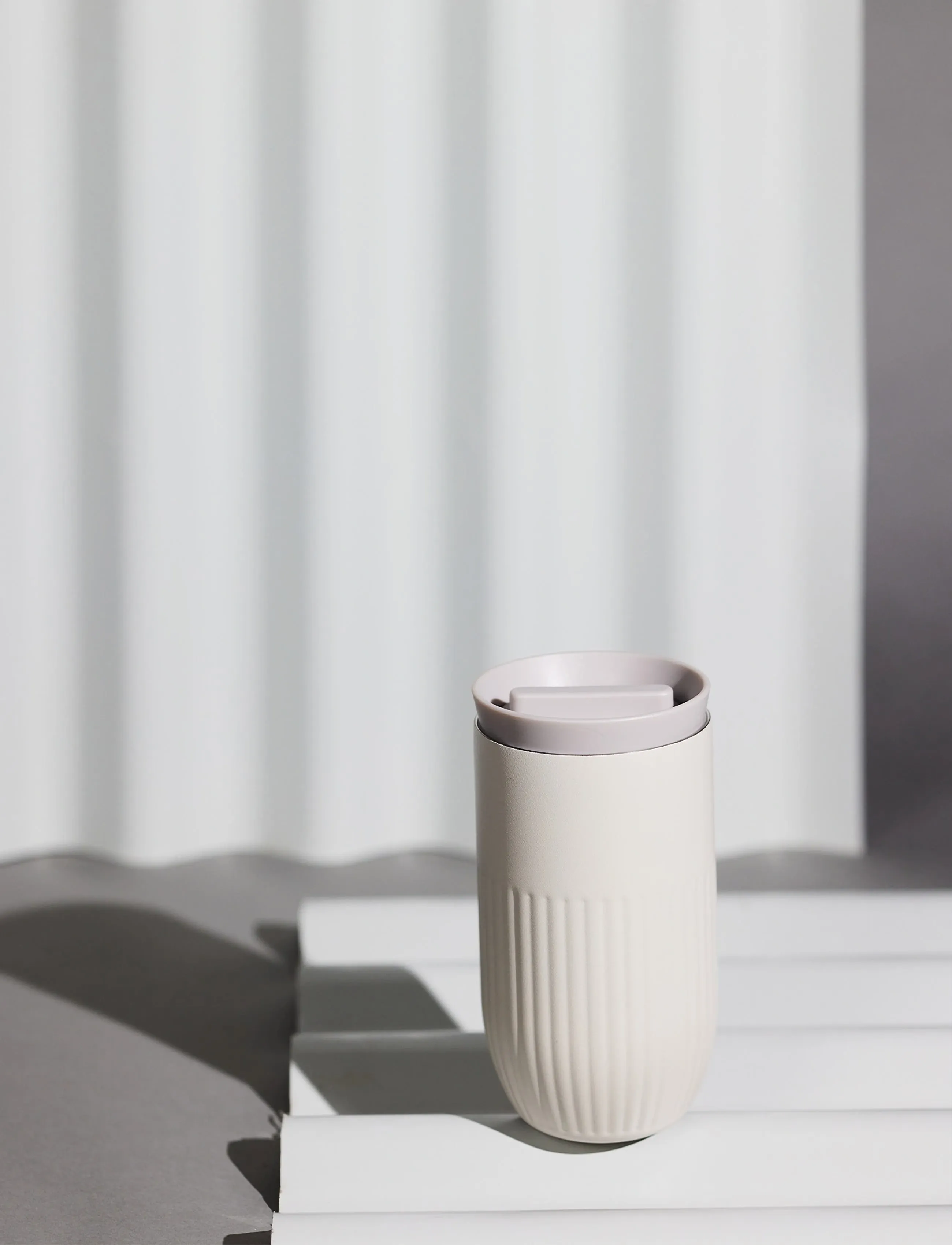 Sagaform - Tova termosmugg - termokoppar - beige pantone warm gray 3c - 3