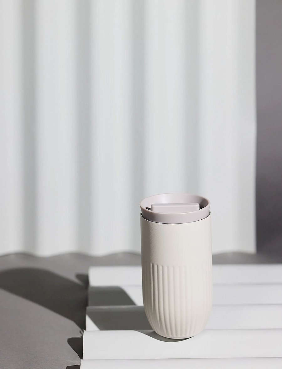 Sagaform - Tova thermal mug - thermostassen - beige pantone warm gray 3c - 3