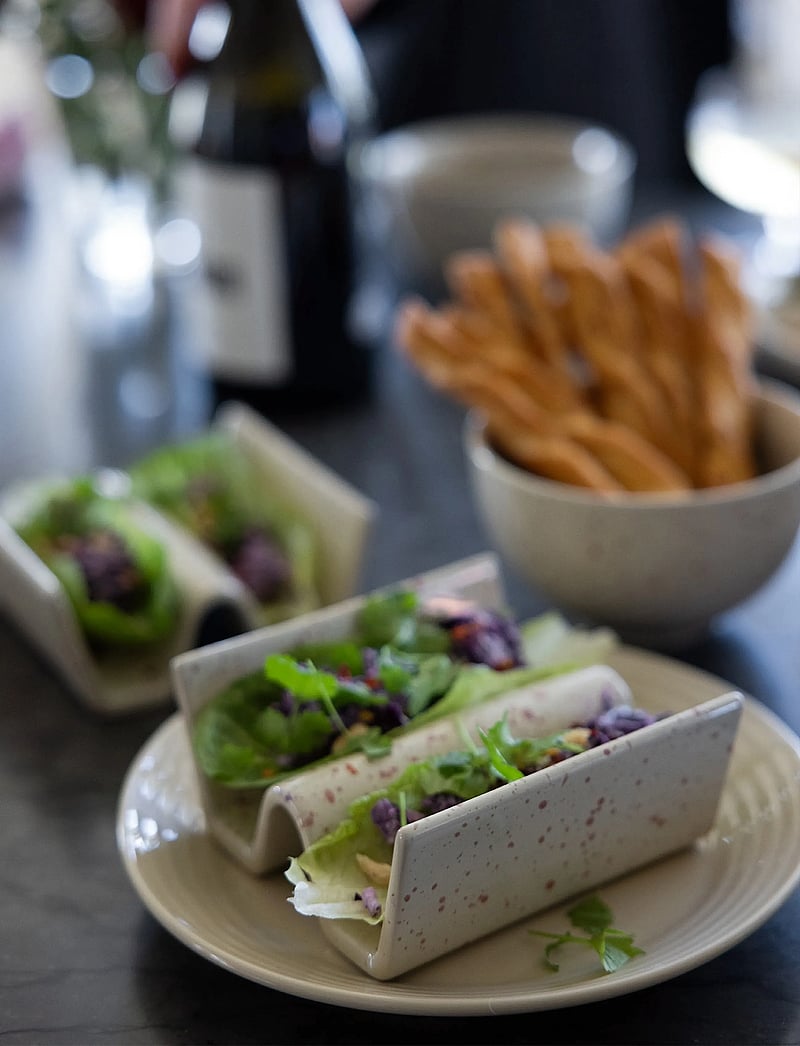 Sagaform - Ditte taco stand, 2-pcs - nach preis einkaufen - beige/bordeaux - 2