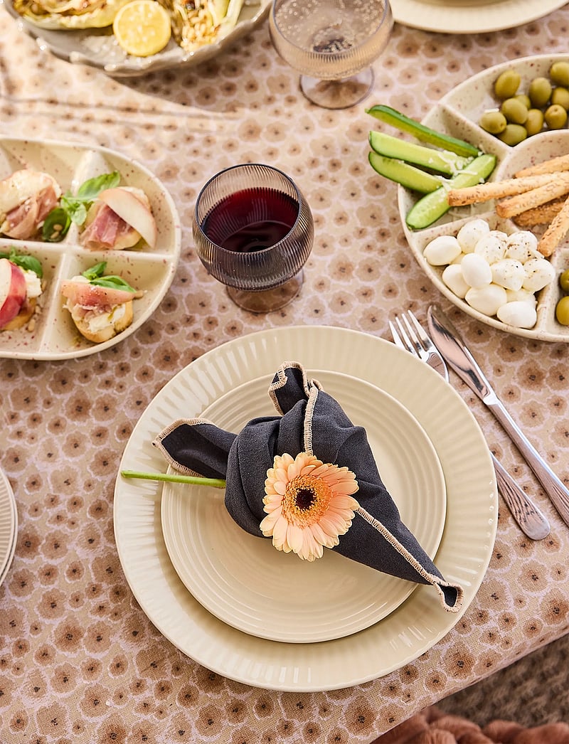 Sagaform - Billi wine glass rPET, 4-pcs - rotweingläser - brown - 1