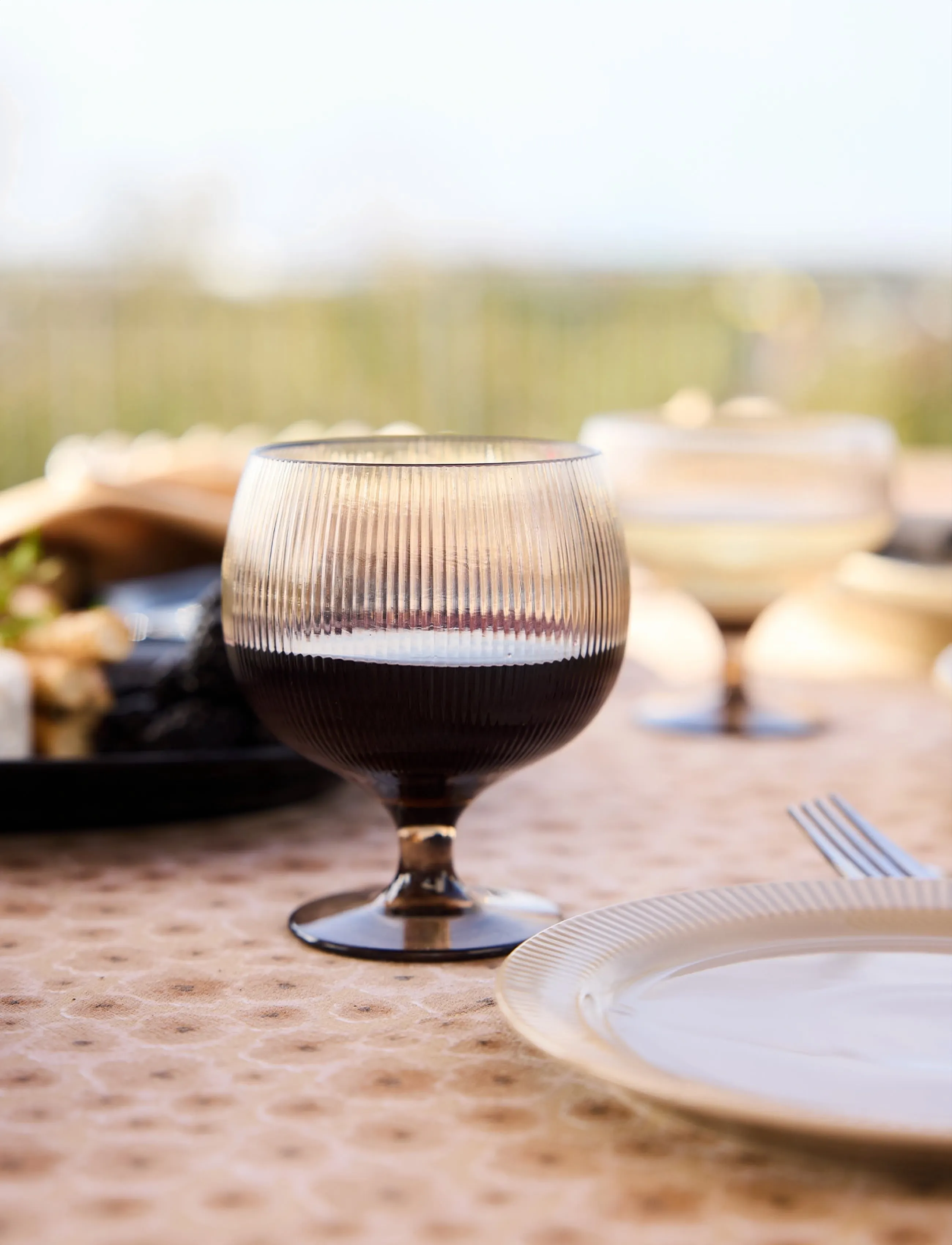 Sagaform - Billi wine glass rPET, 4-pcs - rødvinsglas - brown - 2