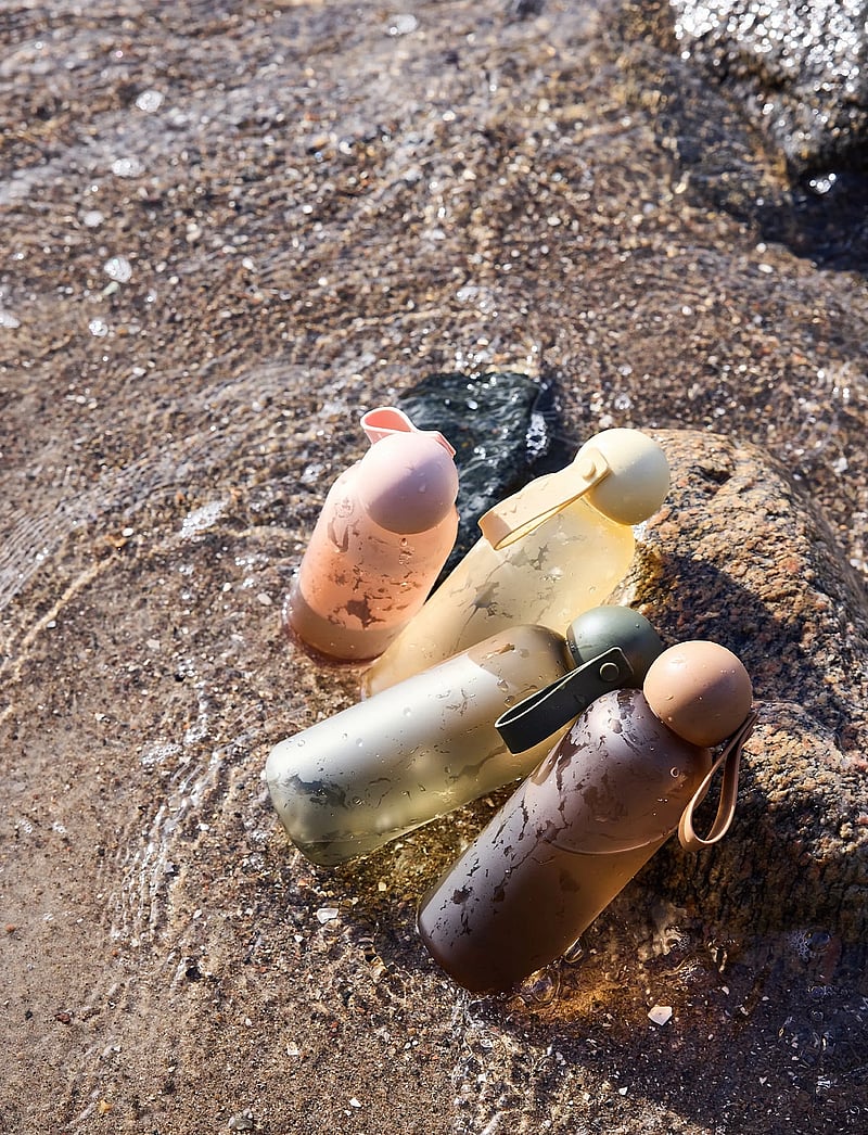 Sagaform - Tom water bottle - wasserflaschen & thermosflaschen - fudge pantone 4261c - 0