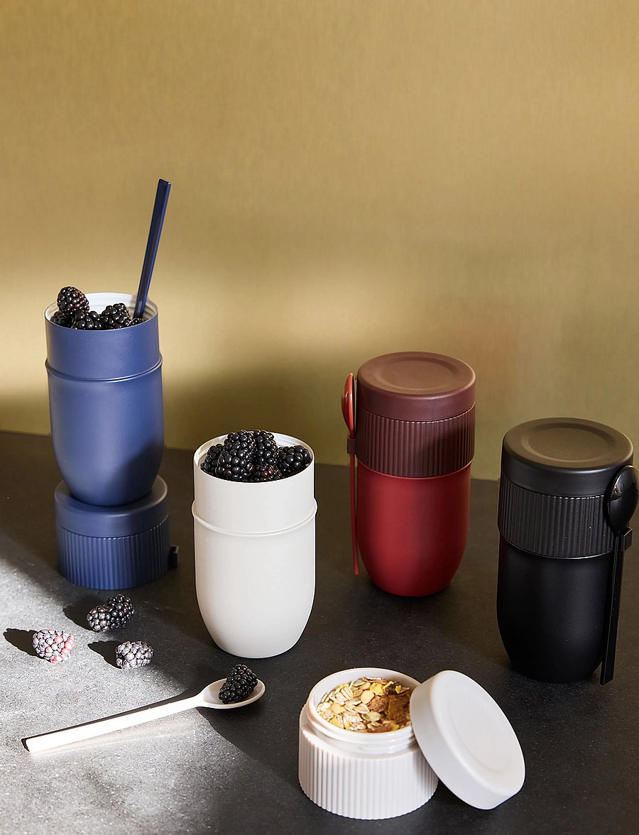 Sagaform - Ted thermal yoghurt mug with spoon - lõunasöögikarbid ja toidumahutid - bordeaux pantone 7624c - 2