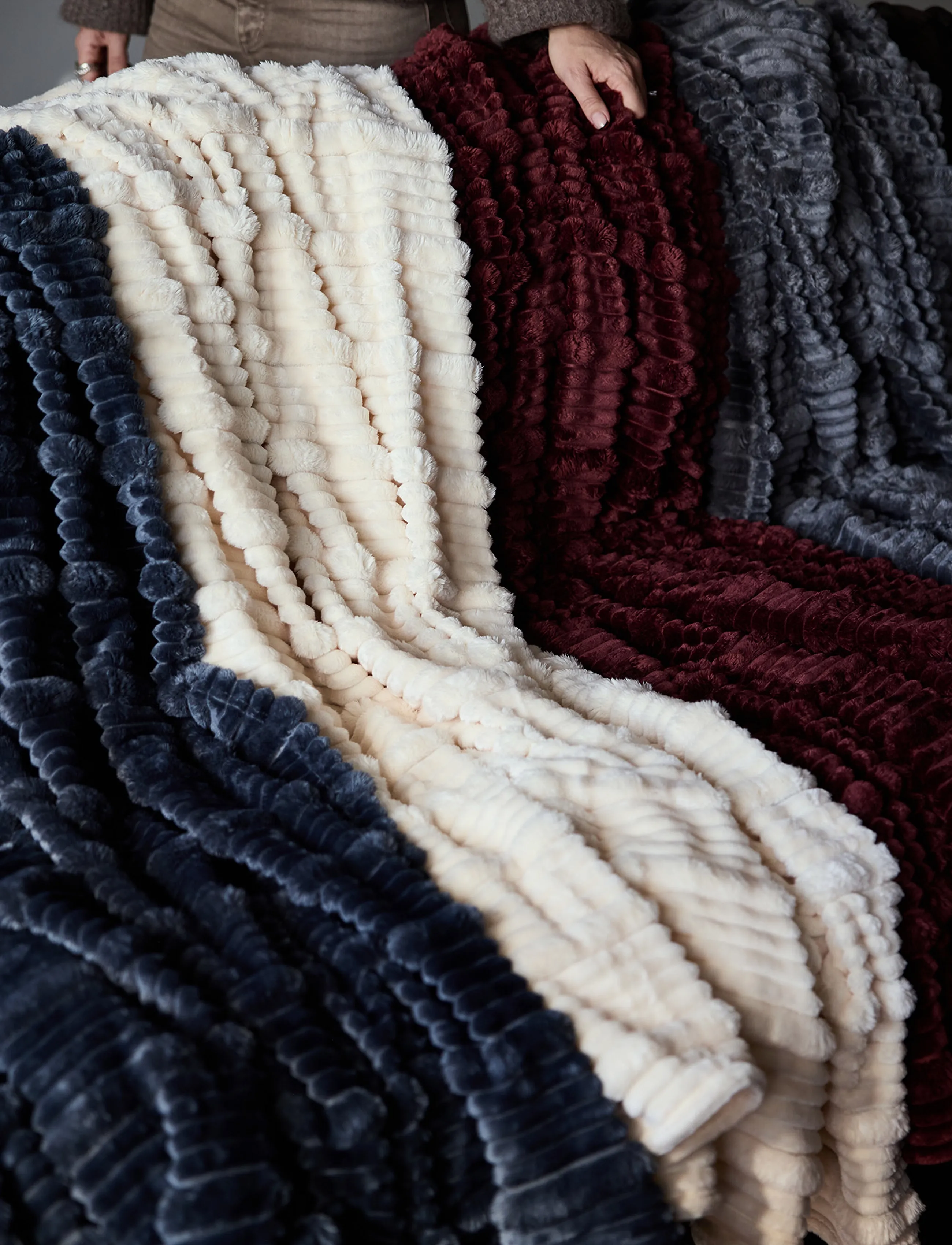 Sagaform - Estella fleece plaid - blankets & throws - grey - 2