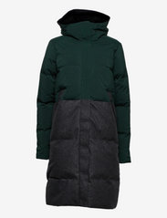 Sail racing race discount down parka dam