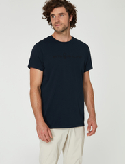 Sail Racing - BOWMAN TEE - short-sleeved t-shirts - dark navy - 4