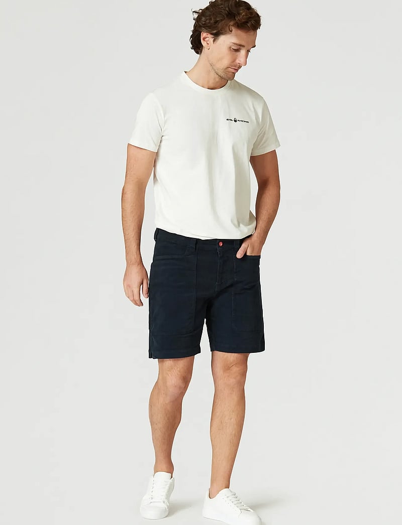 Sail Racing - GRINDER CORDUROY SHORTS - vabaaja lühikesed püksid - dark navy - 0