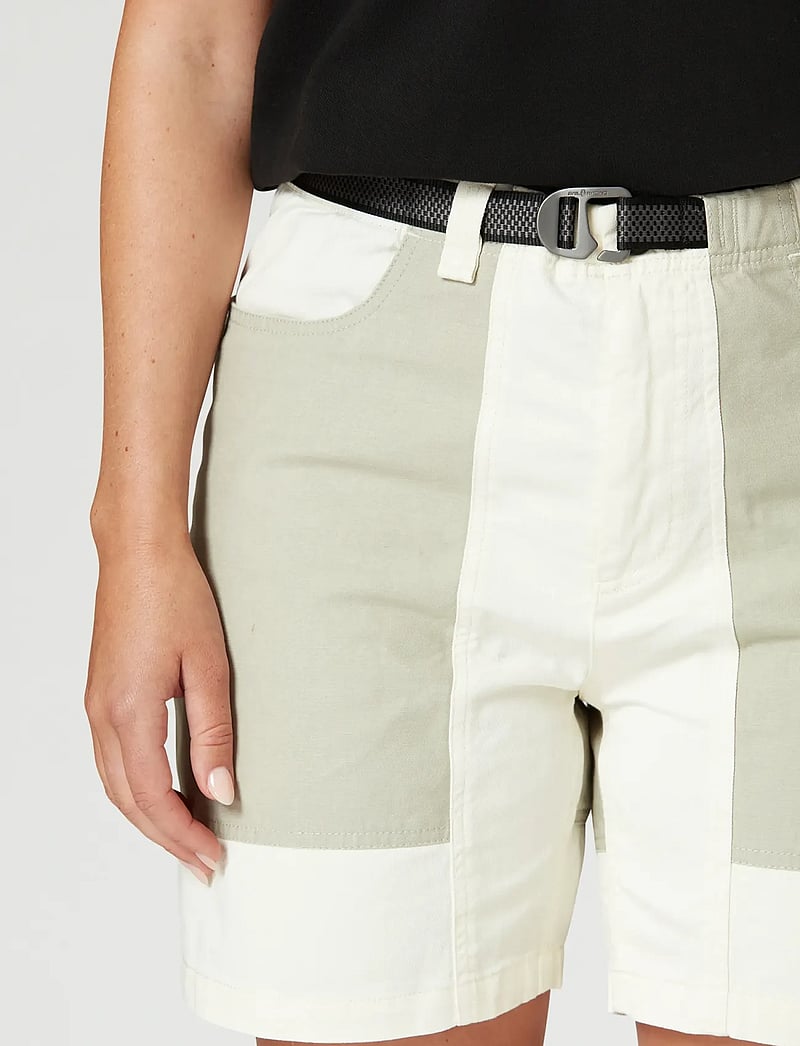 Sail Racing - W MIST BLOCKED SHORTS - afslappede shorts - off white - 5