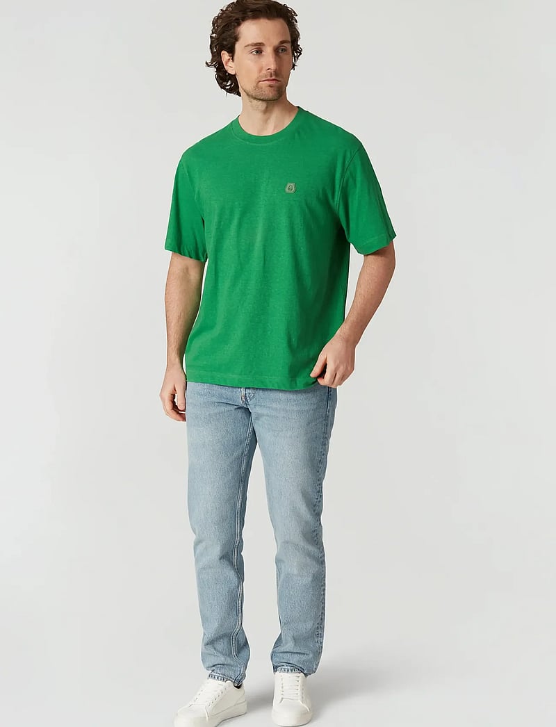 Sail Racing - TORNADO TEE - oberteile & t-shirts - med green - 3
