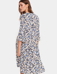 Saint Tropez - EdaSZ Dress - vidutinio ilgio suknelės - creme backyard floral - 4