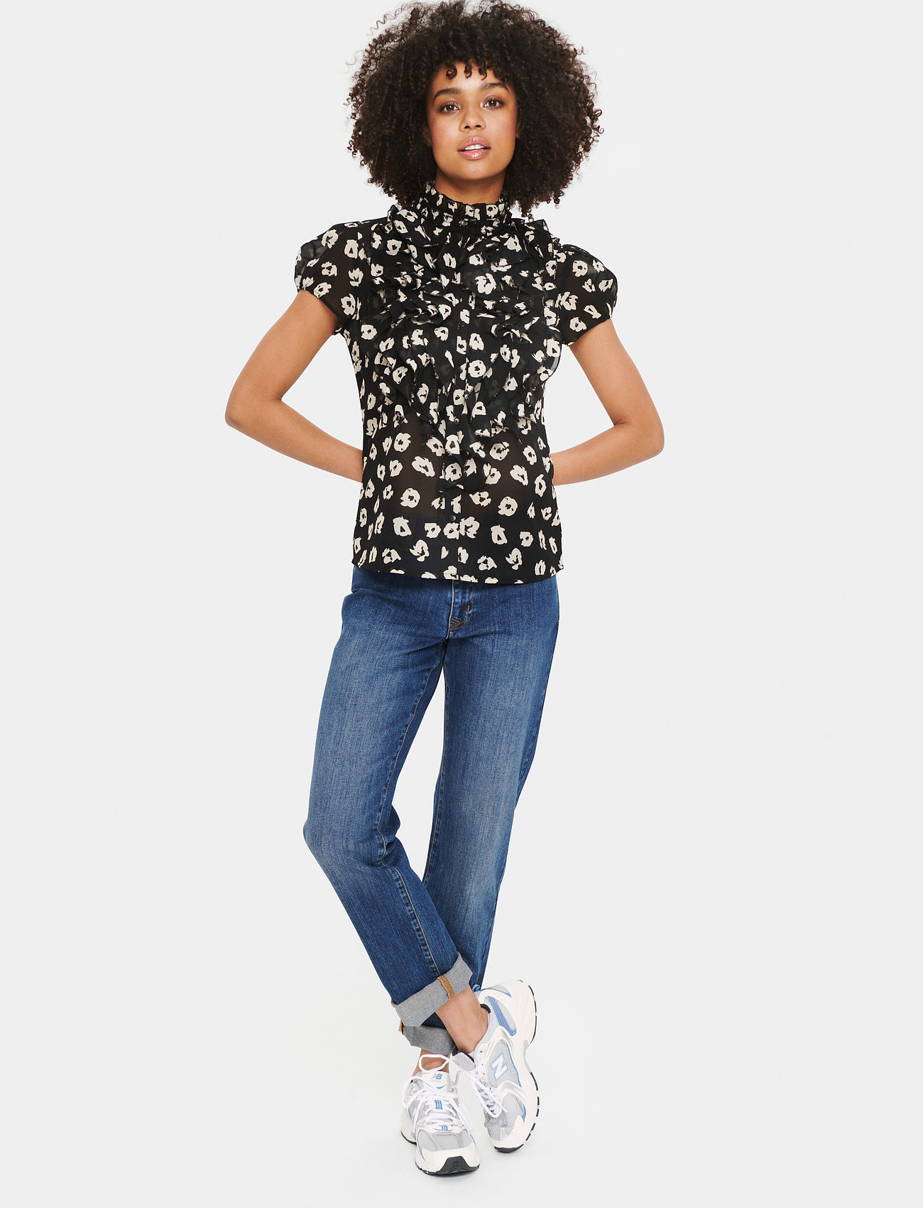 Saint Tropez - LiljaSZ SS Shirt - short-sleeved blouses - black flower shadows - 3