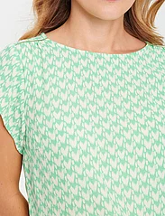 Saint Tropez - BlancaSZ Adele SS Top - short-sleeved blouses - zephyr green graphic - 2