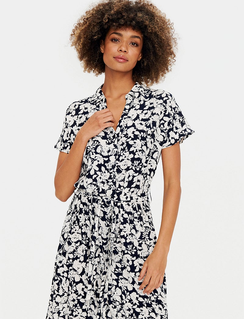 Saint Tropez Blancasz Ss Dress (Night Sky Porcelain Blooms/Navy) €