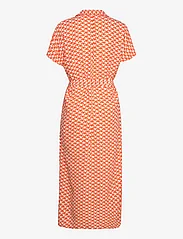 Saint Tropez - BlancaSZ SS Dress - marškinių tipo suknelės - tigerlily graphic - 1