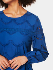 Saint Tropez - NadeenSZ Dress - midiklänningar - medieval blue - 5