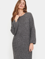 Saint Tropez - PetrineSZ Dress - knitted dresses - raven melange - 2