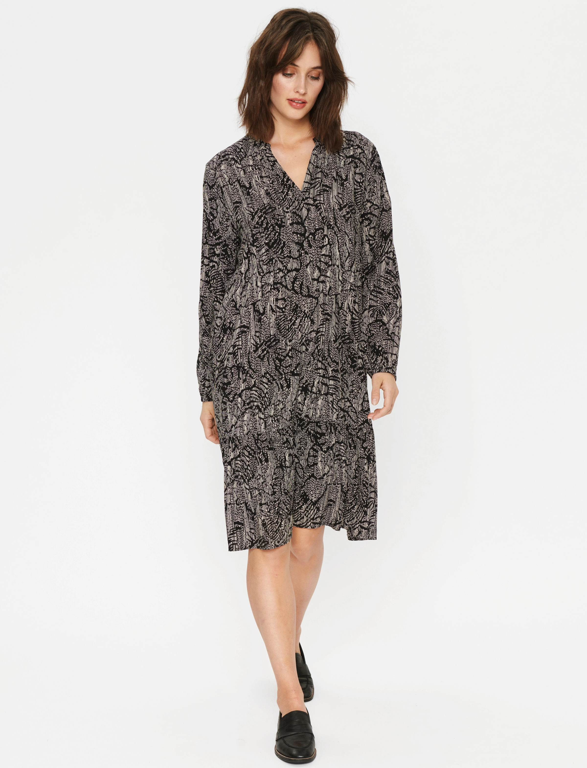 Saint Tropez - LyngSZ Dress - midi kjoler - black floral stripes - 3