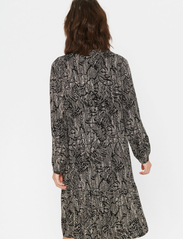 Saint Tropez - LyngSZ Dress - festkläder till outletpriser - black floral stripes - 4