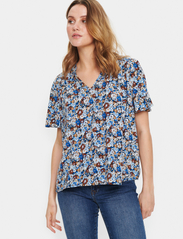 Saint Tropez - MaciSZ Blouse - short-sleeved blouses - strong blue florals - 2