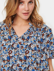 Saint Tropez - MaciSZ Blouse - short-sleeved blouses - strong blue florals - 5