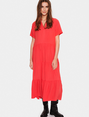 Saint Tropez - EdaSZ SS Maxi Dress - skjortklänningar - hibiscus - 3