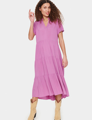 Saint Tropez - EdaSZ SS Maxi Dress - skjortklänningar - mulberry - 3
