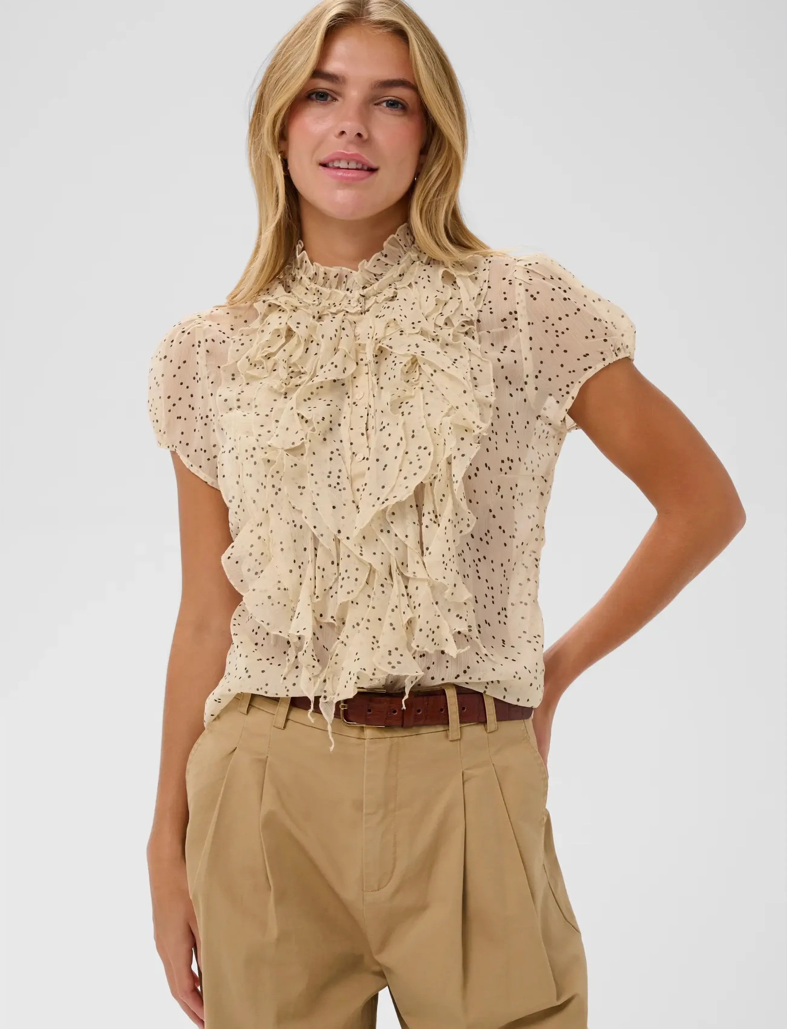 Saint Tropez LiljaSZ Crinkle SS Shirt - Kortärmade blusar - CREME BLACK MINI DOTS / cream