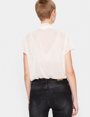 Saint Tropez - LiljaSZ Crinkle SS Shirt - short-sleeved blouses - ice - 4