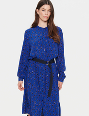 Saint Tropez - PalaviSZ Dress - midi kjoler - sodalite blue flower stripes - 2