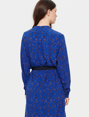 Saint Tropez - PalaviSZ Dress - midiklänningar - sodalite blue flower stripes - 3