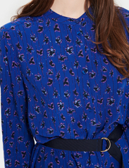 Saint Tropez - PalaviSZ Dress - midi kjoler - sodalite blue flower stripes - 5