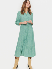 Saint Tropez - UedaSZ Maxi Dress - skjortekjoler - sagebrush g.clover floral - 3