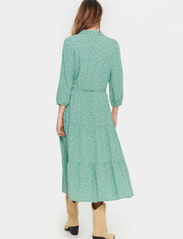 Saint Tropez - UedaSZ Maxi Dress - skjortklänningar - sagebrush g.clover floral - 4