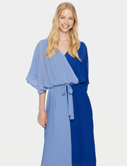 Saint Tropez - AyaSZ Dress - midiklänningar - colony blue - 1