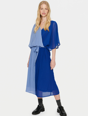 Saint Tropez - AyaSZ Dress - midi kjoler - colony blue - 3