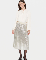 Saint Tropez - BenisaSZ Skirt - plisowane spódnice - silver - 4