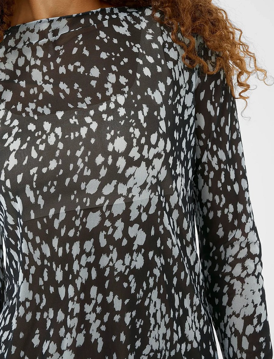 Saint Tropez - ZulvirSZ Blouse - långärmade blusar - nightsky spotty animal - 4