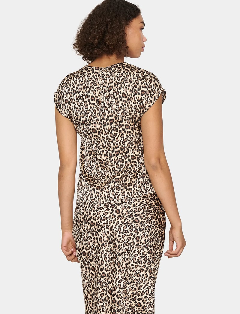 Saint Tropez - ZoviSZ SS Blouse - kortærmede bluser - black reg leo - 3
