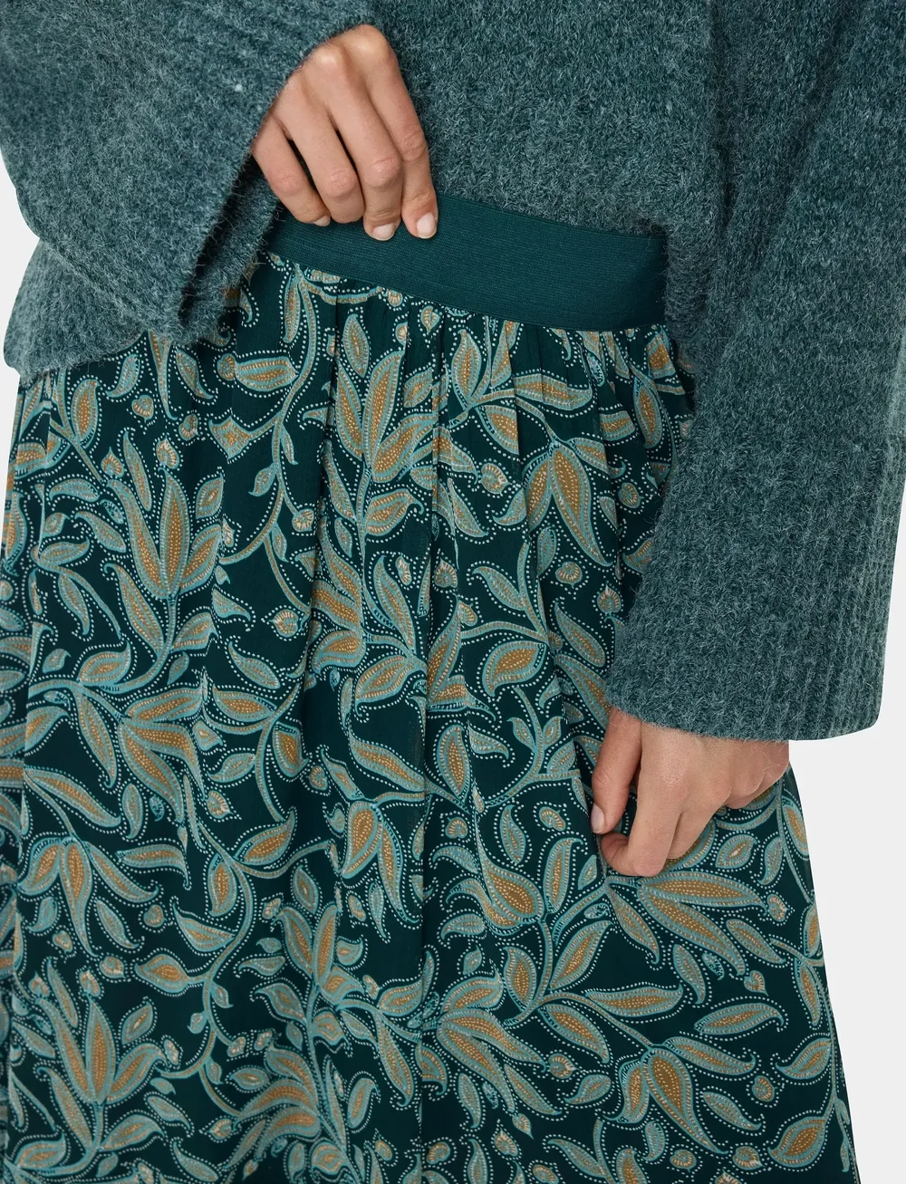 Saint Tropez - MiljaSZ Crinkle Maxi Skirt - maxikjolar - pine autumn floral - 5