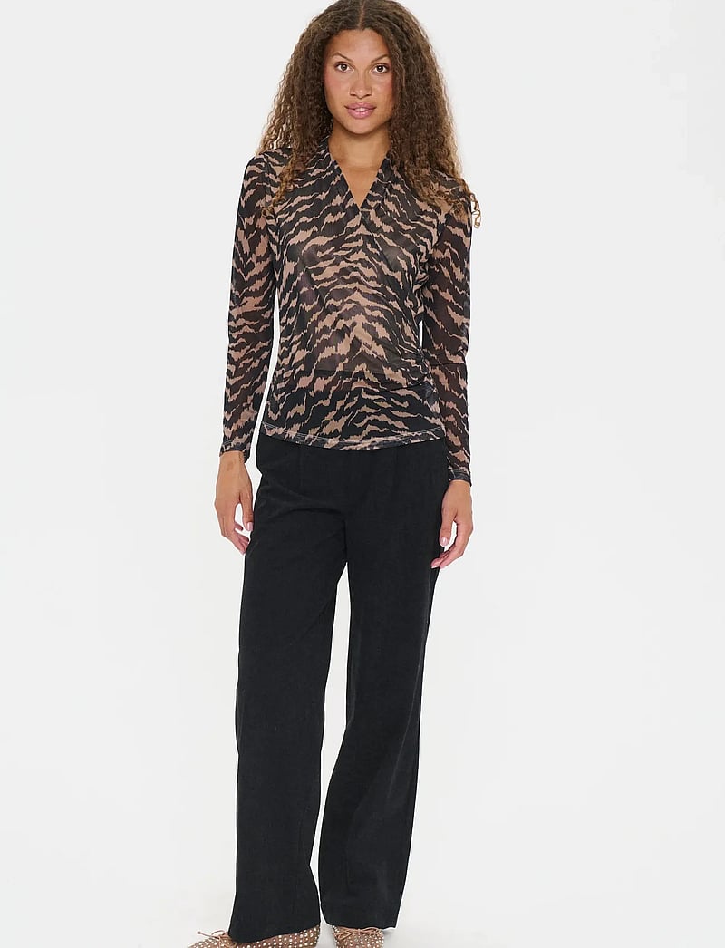 Saint Tropez - MiggaSZ Wrap Blouse - langærmede bluser - black shifted strokes - 3