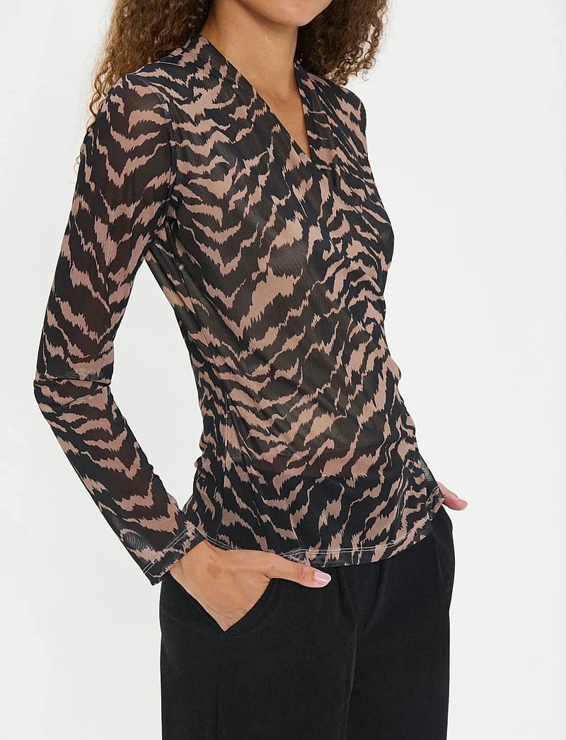 Saint Tropez - MiggaSZ Wrap Blouse - langærmede bluser - black shifted strokes - 5