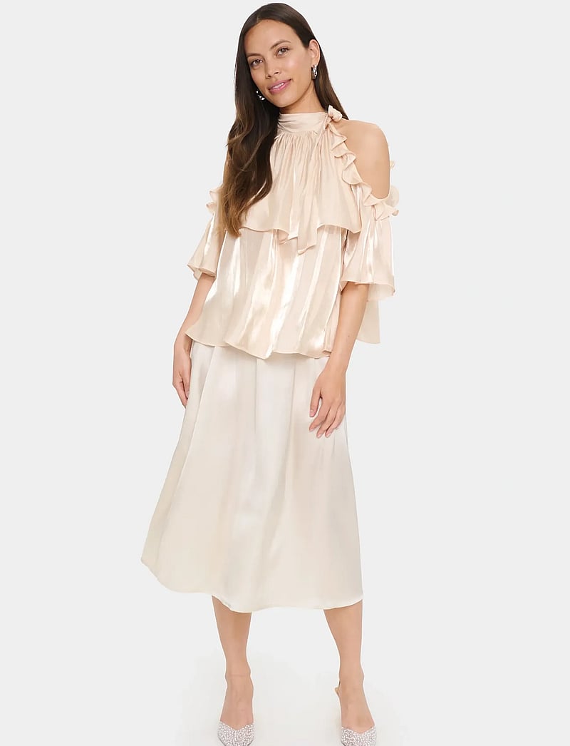 Saint Tropez - LeanaSZ Blouse - kortærmede bluser - tapioca - 3