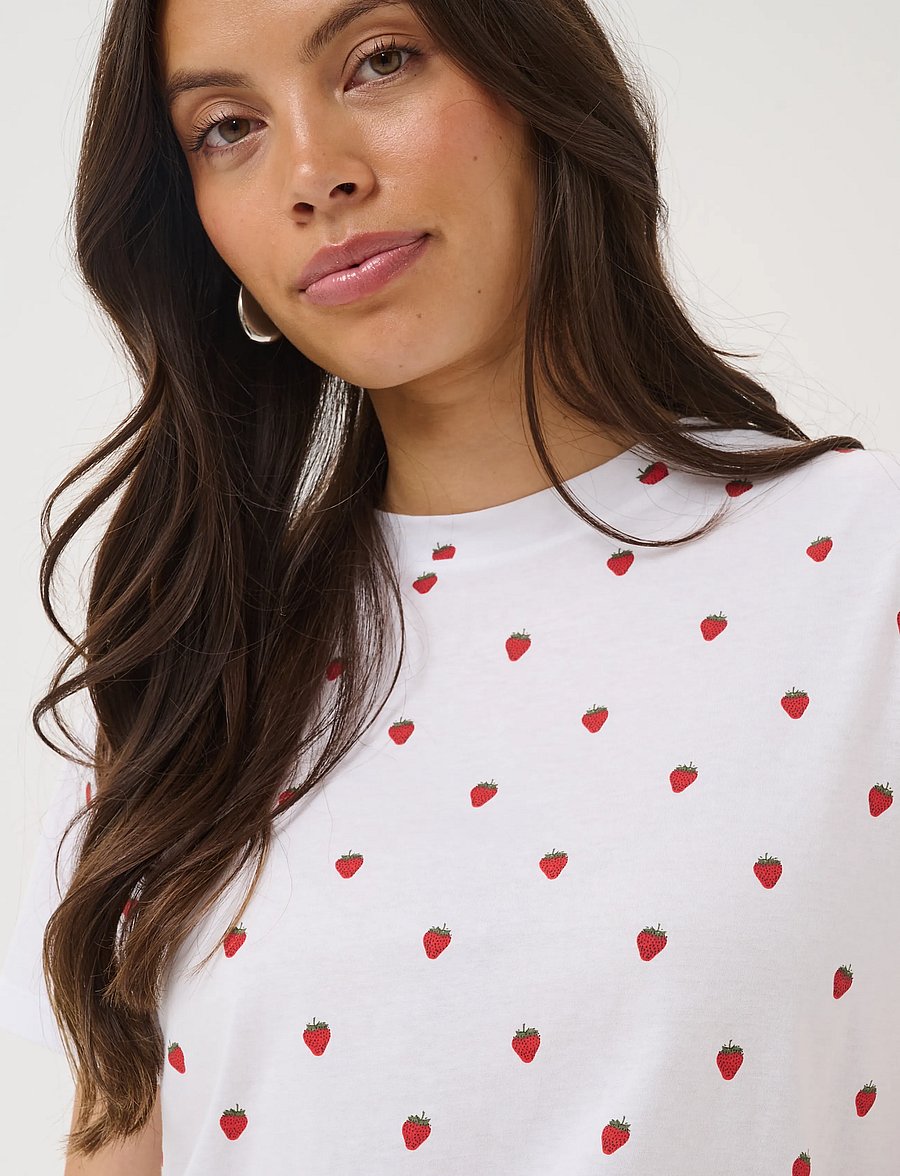Saint Tropez - EmilySZ T-Shirt - t-shirts - bright white strawberries - 5