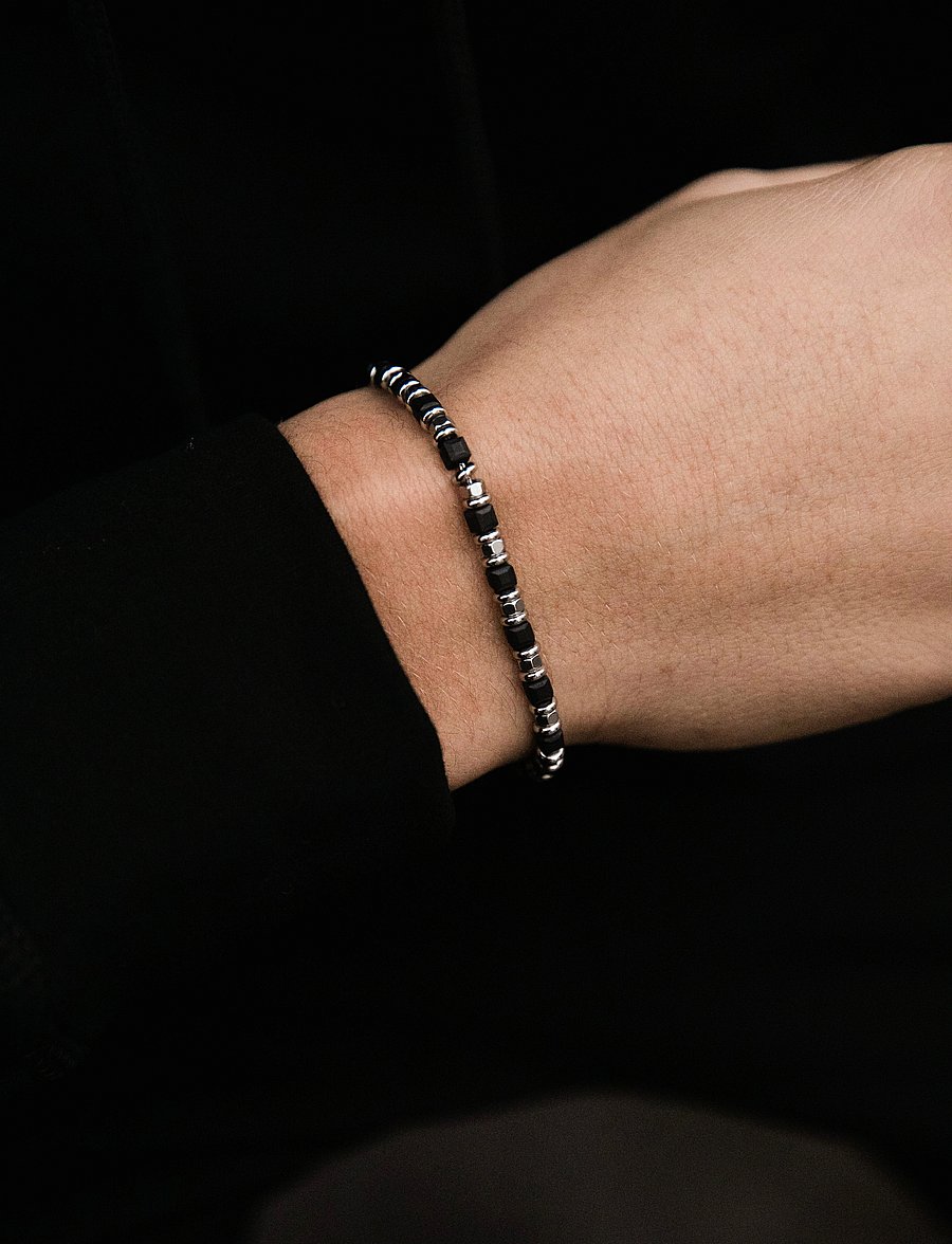 Samie - Samie - Bracelet with black pearls - armbänder - swsblack - 0