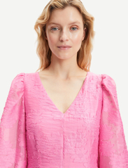Samsøe Samsøe - Anai dress 13049 - feestelijke kleding voor outlet-prijzen - sachet pink - 4