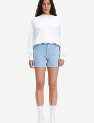 Samsøe Samsøe - Adelina shorts 14377 - lühikesed teksapüksid - light comfort - 2